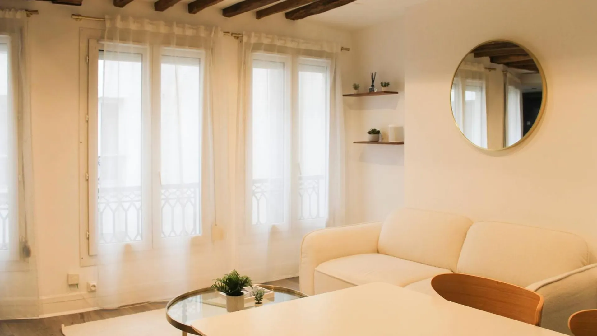 Lovely 51 M Nest In The Heart Of * Paris