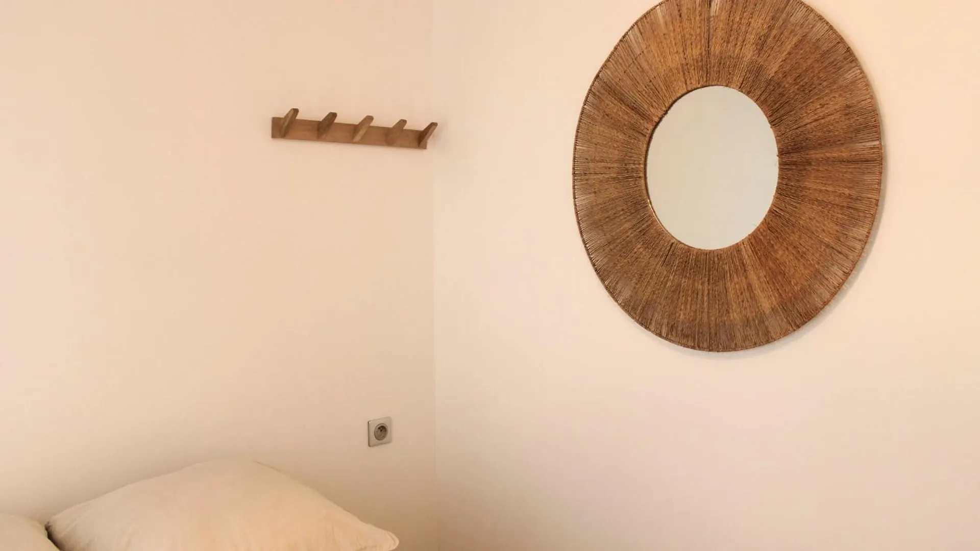 Lovely 51 M Nest In The Heart Of