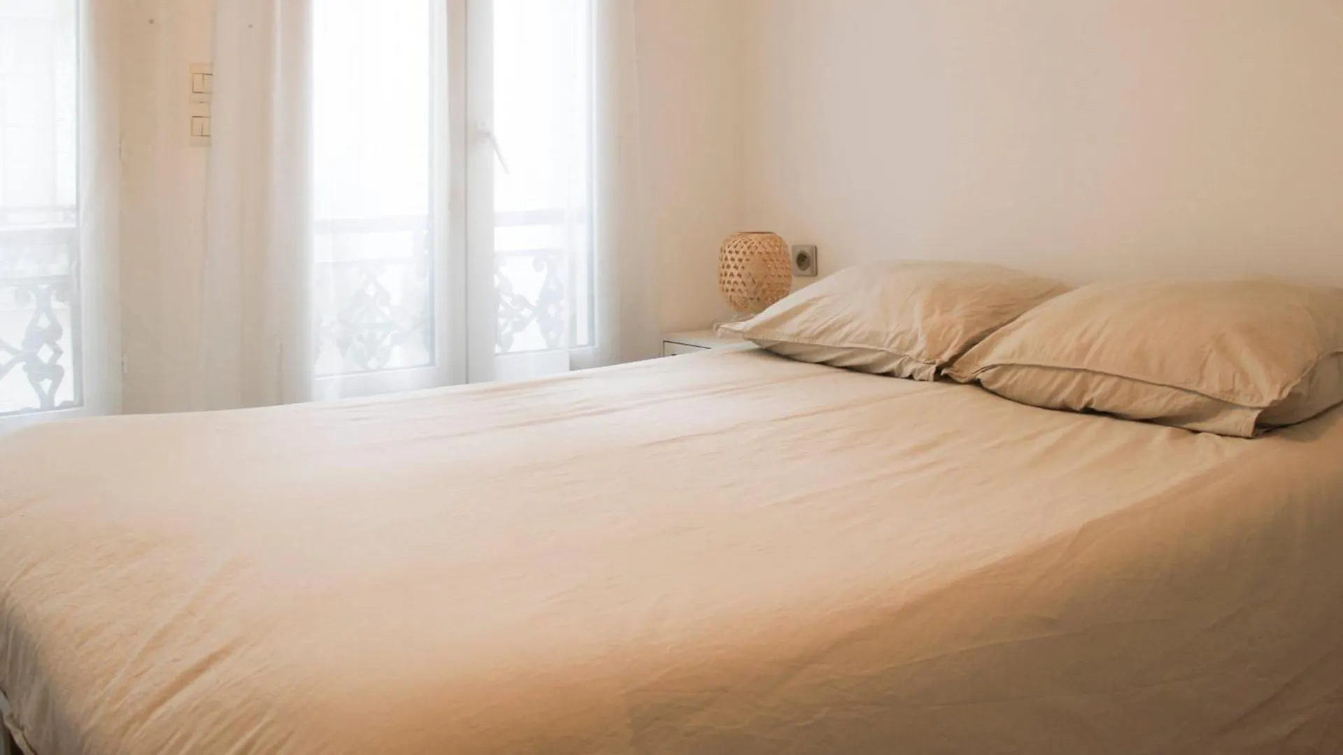 Lovely 51 M Nest In The Heart Of Paris